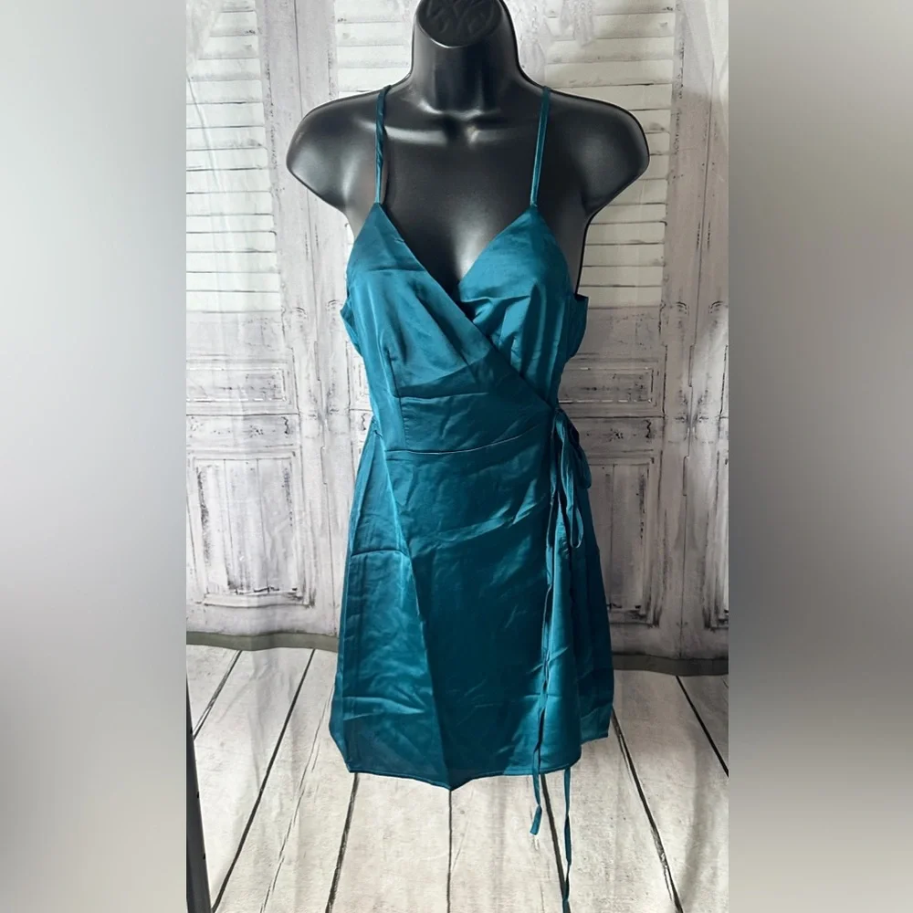 All things nice wrap dress - Picture 2 of 9